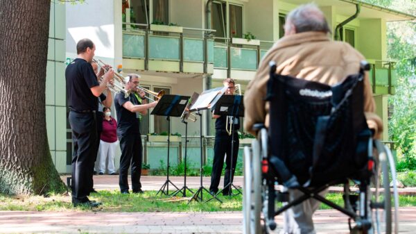 研究で判明　音楽をよく聴く高齢者　認知症リスクが約4割低下