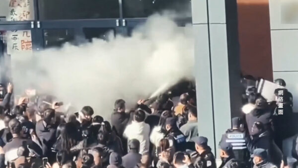 中共官製メディア　政権の「不確実なリスク増大」を認める