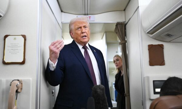 トランプ氏　大規模艦隊をイラン周辺海域に派遣