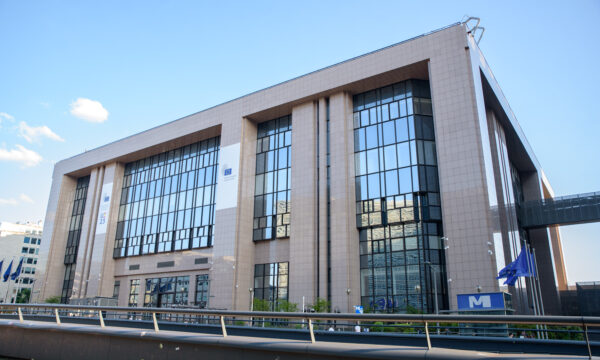 イタリア　非EU諸国からの小包に課税を検討　中国系EC念頭に