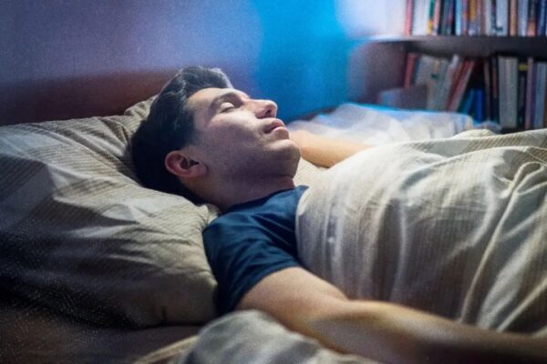 額を冷やすと眠りやすくなる──神経科学者が勧める簡単習慣