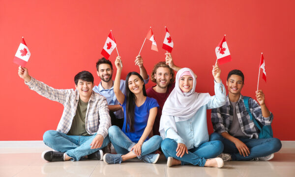 移民にあえぐカナダ国民　政府が移民受け入れを縮小　永住者・留学生とも削減　