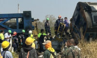 タイ鉄道建設現場でクレーン倒壊　列車に衝突　22人死亡79人負傷