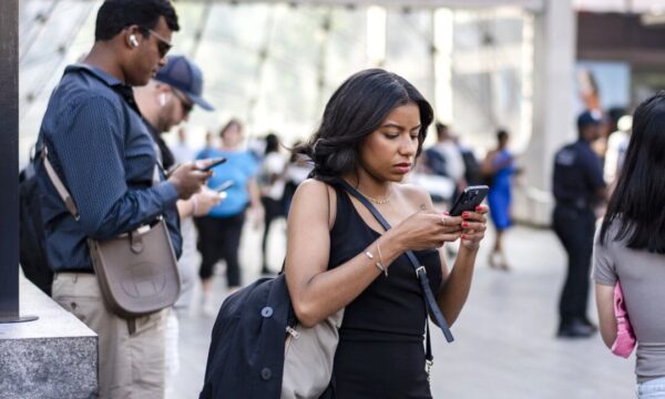 スクリーンに支配されない生活へ　大人のデジタルデトックス