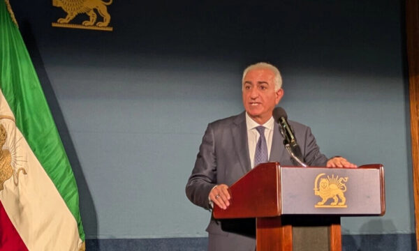 イランの亡命王子　国を奪還する計画を提示