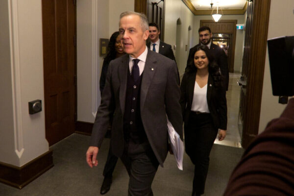 カーニー首相　中国との自由貿易協定を追求する「意向はない」と表明