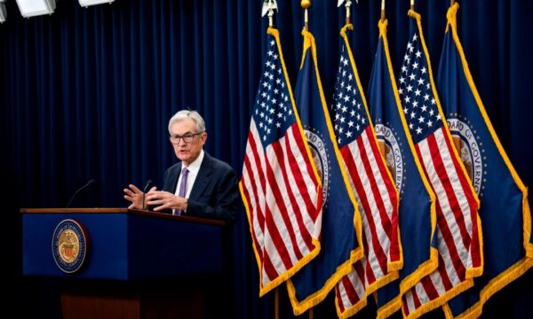 FRB　政策金利を据え置き