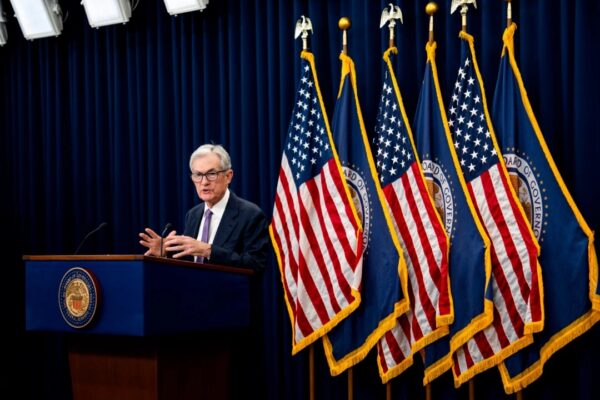 FRB　政策金利を据え置き