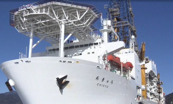 世界初「海底からレアアース泥」回収　産業化に道