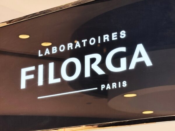 中国で化粧品ブランド撤退相次ぐ　著名30社超が市場から姿消す