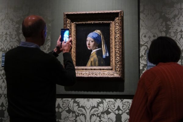 フェルメールの名画「真珠の耳飾りの少女」14年ぶり来日へ　大阪で展示会