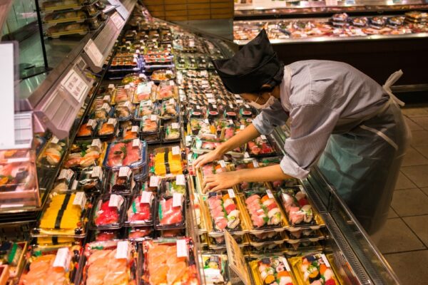 米国で高まる寿司人気　日本企業に商機　ちよだ鮨が冷凍寿司輸出へ