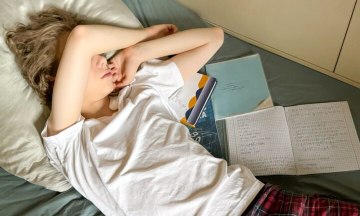 子どもが無口になった？　反抗期の陰に隠れた心のサイン