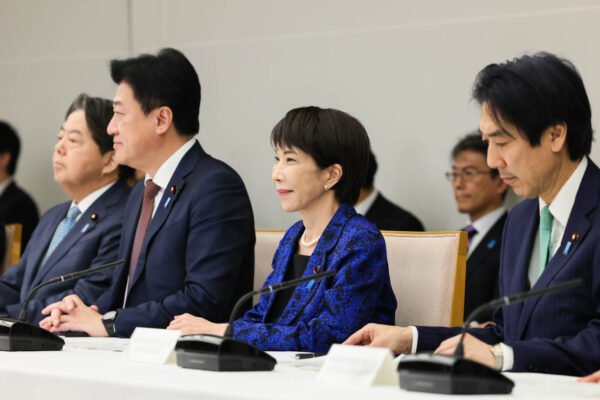 政府「景気は緩やかに回復」　2月の月例経済報告