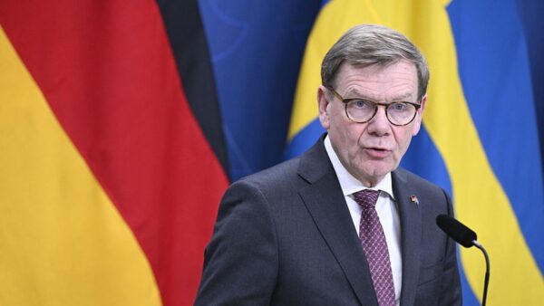 独外相　中国と米国とは等距離ではない　安全保障と経済は依然米国に依存