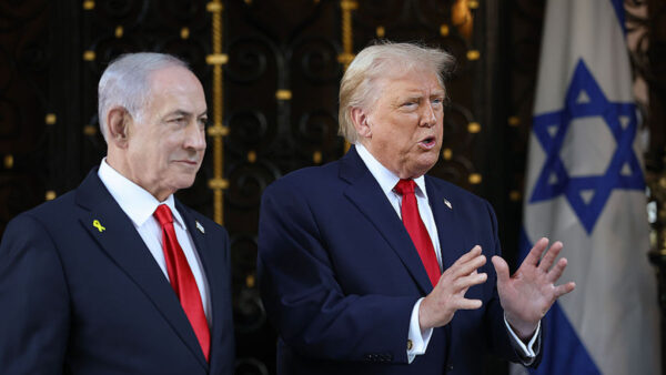 イランがミサイル試射か　米軍機がトルクメニスタンに