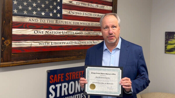 ニューヨーク州オレンジ郡地方検事　神韻芸術団に褒賞を授与　創立20周年を祝福