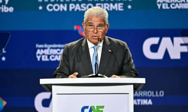 パナマ大統領　中共の脅しを非難