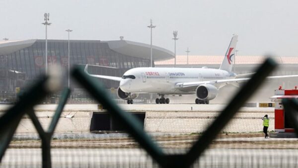 北京は海外渡航する政府職員の身元調査を拡大し、緊張激化の内幕を明らかにした。