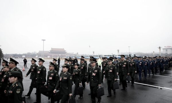 中国共産党軍の沈黙　最高将官の更迭に内部不満の兆し