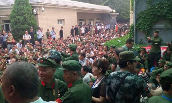 中国 戦時動員を拒む退役軍人 怒りはどこへ向かうのか