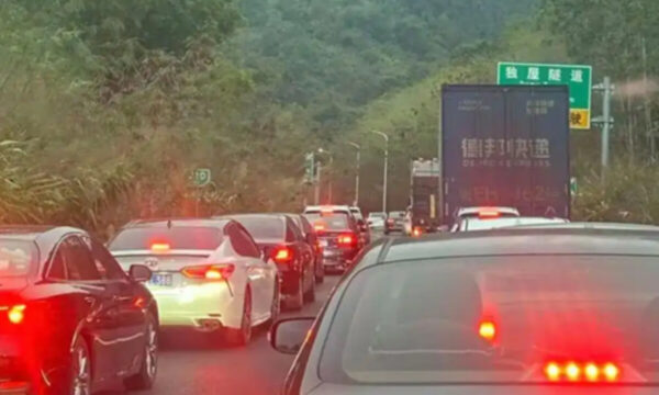 中国の旧正月で大渋滞　「時間ずらしたのに全員集合？」