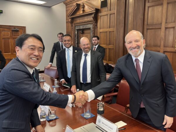 赤澤経産相　米ラトニック商務長官と電話会談「新関税措置と戦略的投資」協議