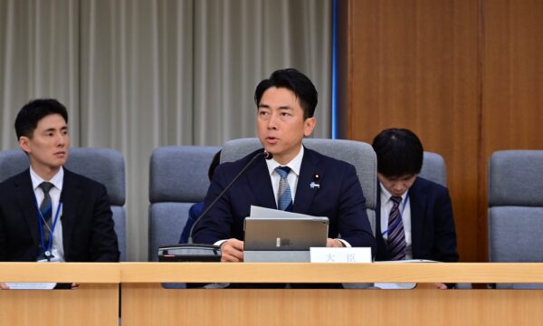 小泉防衛相　人的基盤と防衛生産・技術基盤の抜本的強化へ