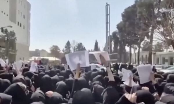 イランで新たな抗議の波　米外交要員がレバノンから撤退