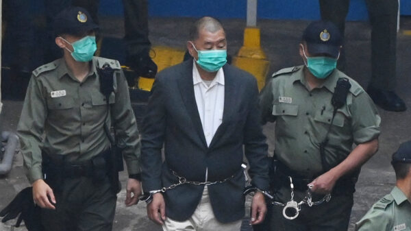 黎智英の友人で元米大使　中共は真実を恐れ　独立メディアを認めない