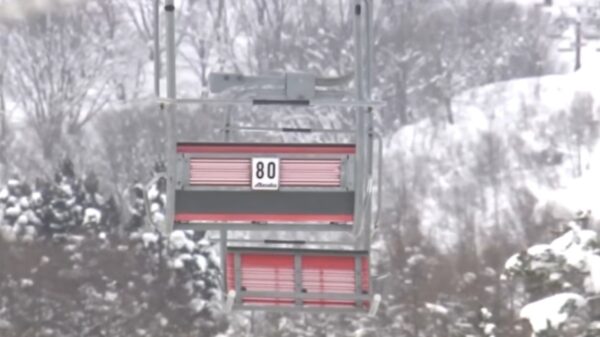 豪州女性　日本のスキー場でリフトに挟まり死亡