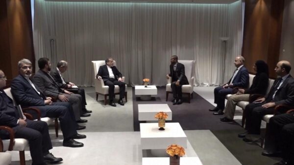 米イラン第2回協議終了　イランが海峡封鎖