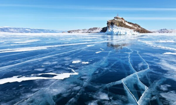 バイカル湖で車が氷の裂け目に転落　中国人観光客7人死亡