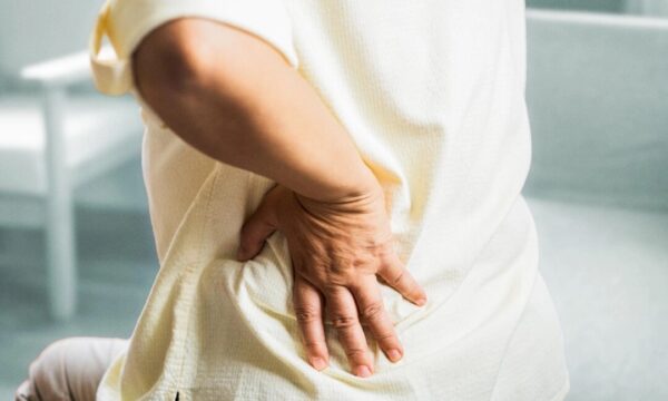 午後に頭がぼんやりする？　座り姿勢が原因かも