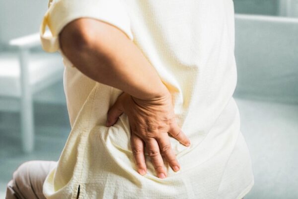 午後に頭がぼんやりする？　座り姿勢が原因かも