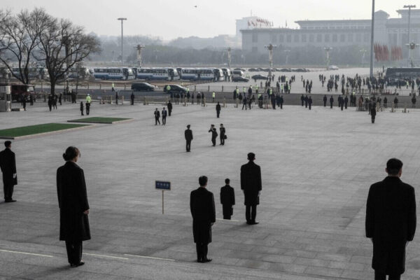 中国　軍トップ解任後に「準戦時」警戒態勢へ　内部関係者が証言