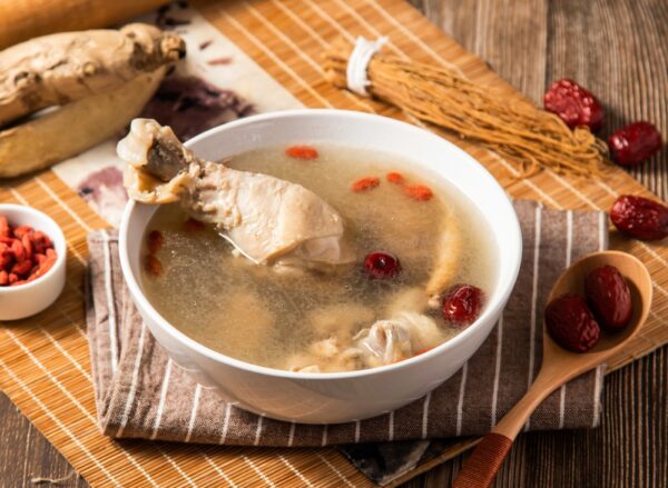 『黄帝内経』の養生観：丙午年は水の力が強すぎる年――冷えが心と脾を傷めないよう注意