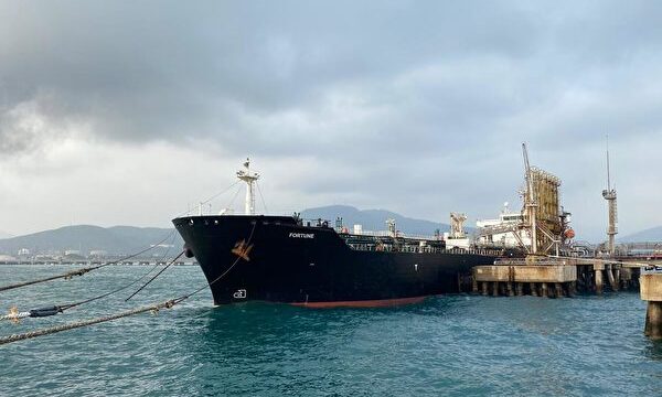 米財務長官がイラン石油販売を許可　ドル決済と制裁が支配する原油市場