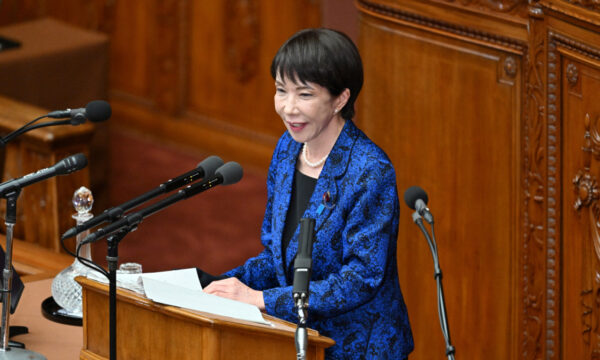 政府　対中関係を再定義　外交青書で格下げ