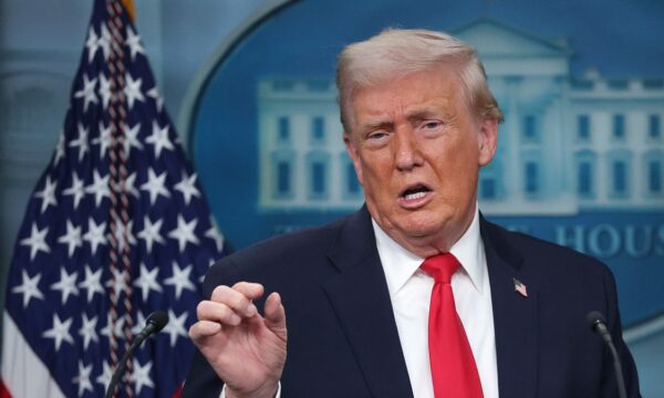 イラン指導部は「交渉中であり　必死に合意を望んでいる」＝トランプ米大統領