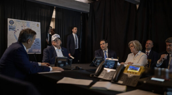 米軍のイラン攻撃決断の内幕　「高リスク・高リターン」な作戦　リスクに賭けたトランプの選択