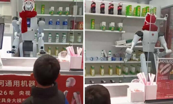 番組にも出たロボ店員が暴走　商品棚倒すトラブル＝中国