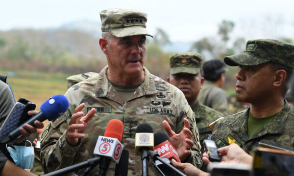 中国人の米軍基地接近相次ぎ　米太平洋陸軍元司令官が「戦備進む」と警戒感