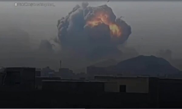 【速報】米軍最大級の非核爆弾「MOAB」使用か？　キノコ雲が物語るイラン情勢激化