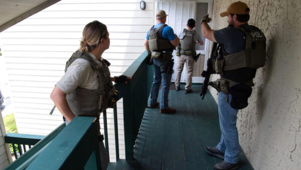 6200人以上の行方不明児を発見　米FBIが発表