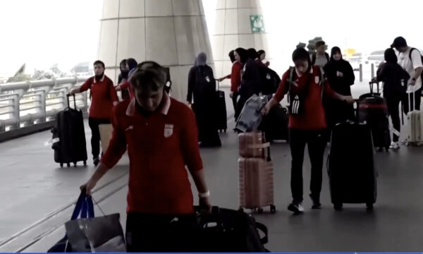 家族の安否が交渉材料に？　イラン女子サッカー選手5人　オーストラリアでの庇護申請を断念