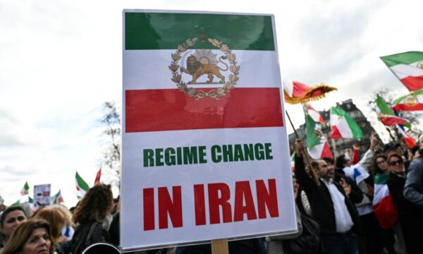 イラン高官が一網打尽　「次は誰か」議論広がる