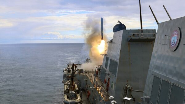 米　イラン革命防衛隊本部を破壊　イラン艦艇9隻撃沈