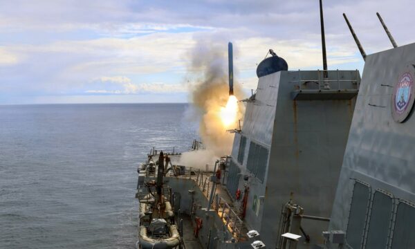 米　イラン革命防衛隊本部を破壊　イラン艦艇9隻撃沈