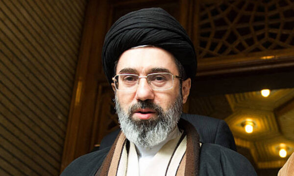 モジタバ師が重傷か　写真だけの後継発表が波紋